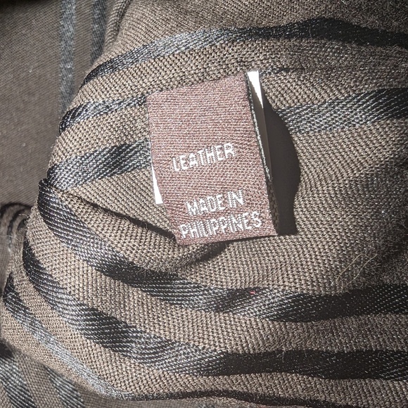 NWOT Frye Melissa Large Zip Hobo in Red. Washed/distressed leather. NEW! - Picture 7 of 8